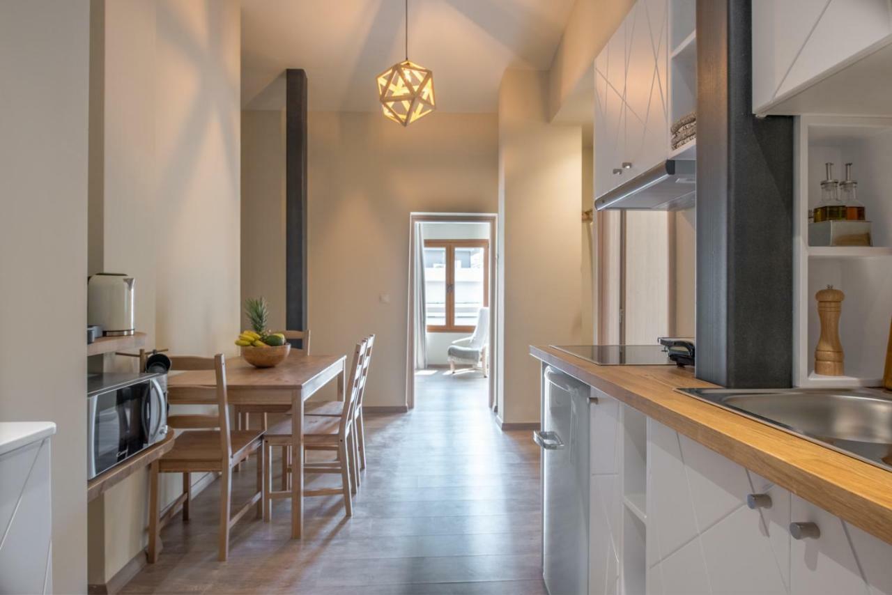 Stone House Near Acropolis - Living Stone Diamond Apartment Athena Bagian luar foto